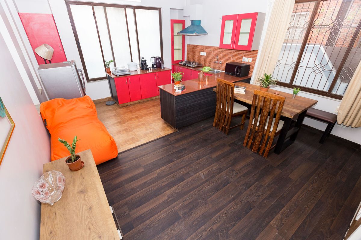 Garden 1BDR - Dining and Kitchen